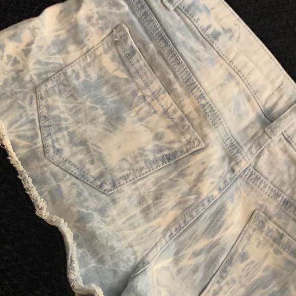 Light Blue Acid Wash Denim Shorts - Picture 7 of 9